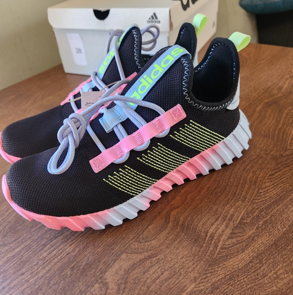 Adidas Kaptir Flow Size 5 youth, fits 6.5 Women's NEW IN THE BOX